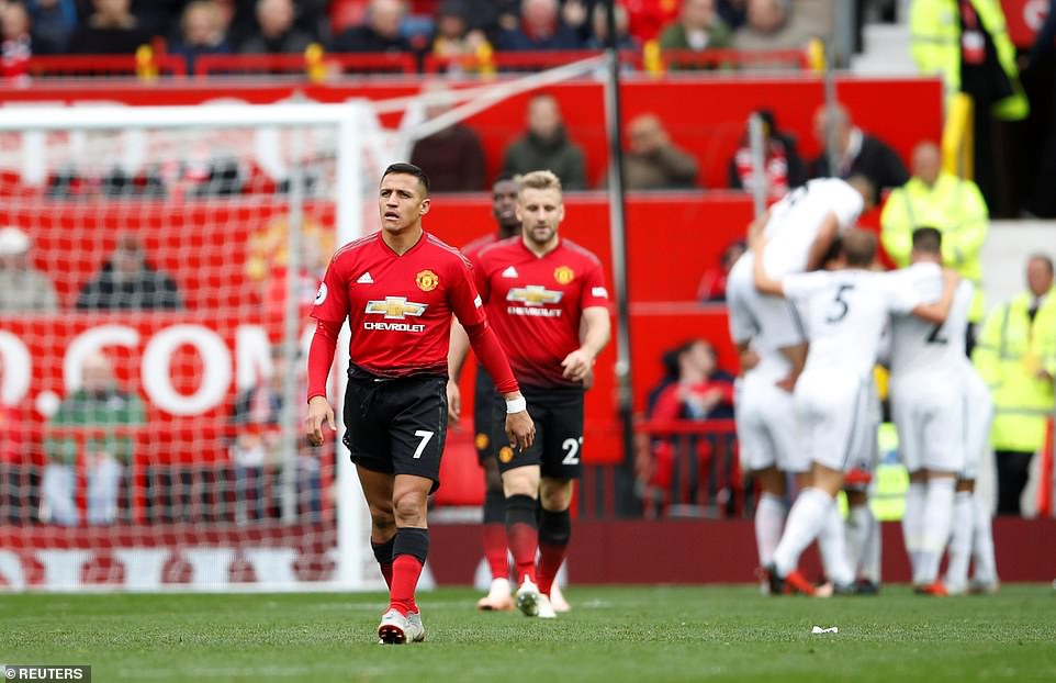 Man Utd sẽ trả thù Wolves bằng cách lôi kéo ngôi sao đồng hương vừa khiến Mourinho rơi 2 điểm? - Ảnh 1.