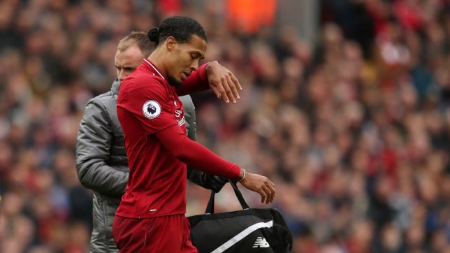 Liverpool hồi hộp chờ tin chấn thương của Van Dijk giữa lúc “nước sôi lửa bỏng”