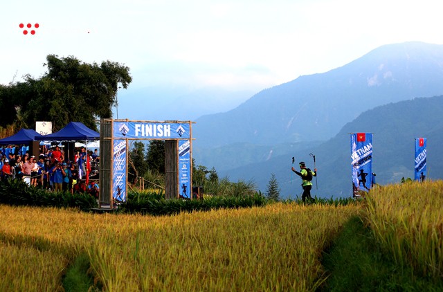 Những khoảnh khắc về đích ấn tượng của các ultra runner tại VMM 2018 - Ảnh 2.