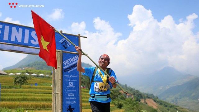 Những khoảnh khắc về đích ấn tượng của các ultra runner tại VMM 2018