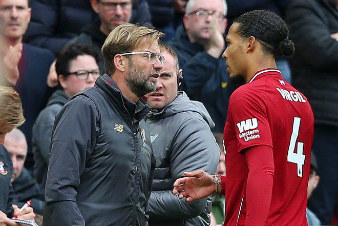 Liverpool hồi hộp chờ tin chấn thương của Van Dijk giữa lúc “nước sôi lửa bỏng” - Ảnh 3. Liverpool hồi hộp chờ tin chấn thương của Van Dijk giữa lúc “nước sôi lửa bỏng” - Ảnh 3.