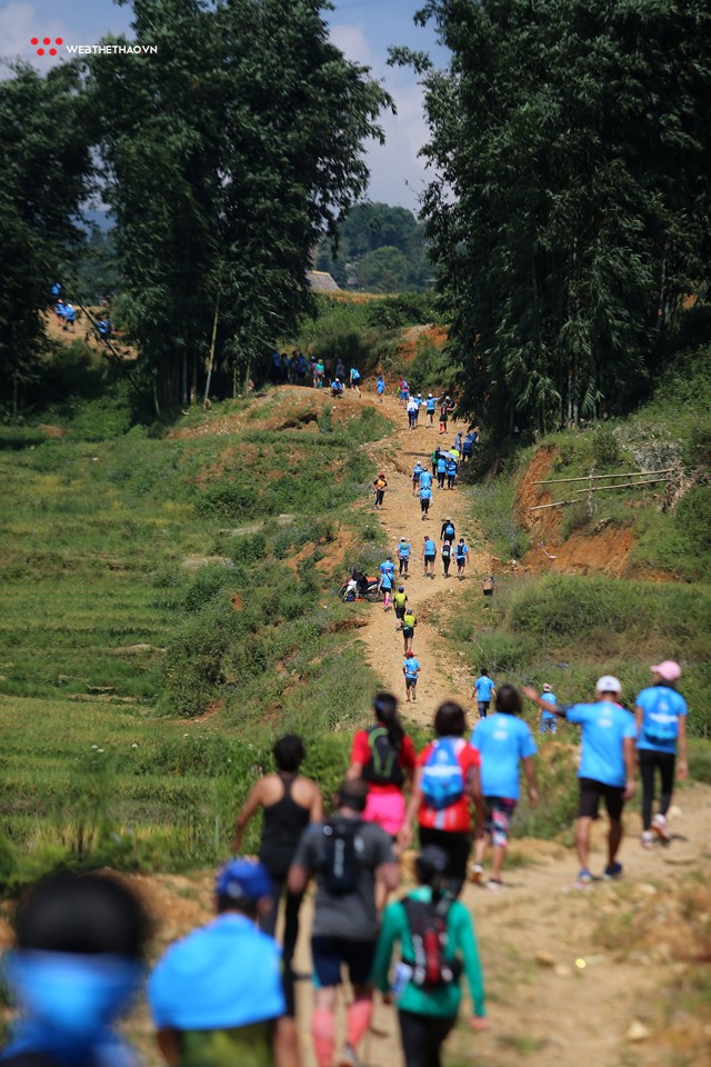 Ngả mũ trước những ultra runner nhí tại VMM 2018 - Ảnh 6. Ngả mũ trước những ultra runner nhí tại VMM 2018 - Ảnh 6.