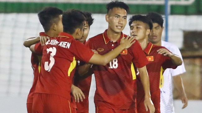 U19 Việt Nam thua ngược đàn em của Suarez