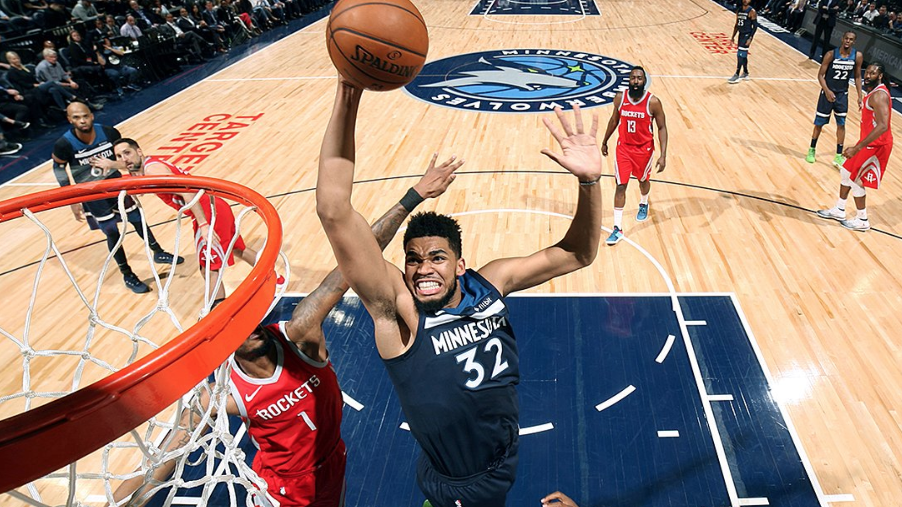"Đuổi" được Jimmy Butler, Karl-Anthony Towns ký gia hạn 190 triệu đô với Minnesota Timberwolves