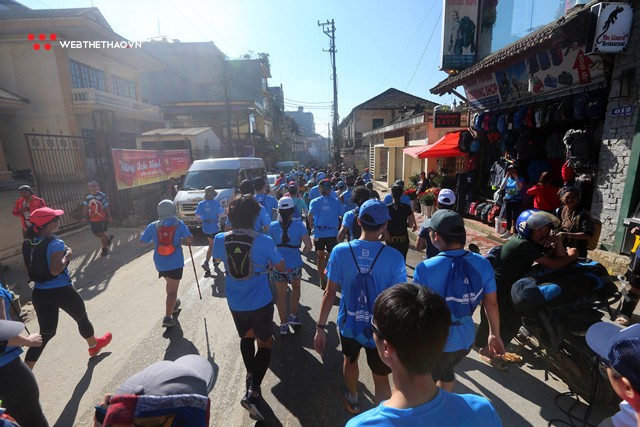 Chùm ảnh: Cơn lũ ultra runner tràn qua những con phố Sapa tại VMM 2018 - Ảnh 10. Chùm ảnh: Cơn lũ ultra runner tràn qua những con phố Sapa tại VMM 2018 - Ảnh 10.