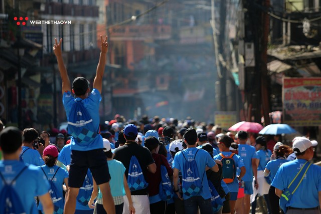 Chùm ảnh: Cơn lũ ultra runner tràn qua những con phố Sapa tại VMM 2018 - Ảnh 11. Chùm ảnh: Cơn lũ ultra runner tràn qua những con phố Sapa tại VMM 2018 - Ảnh 11.