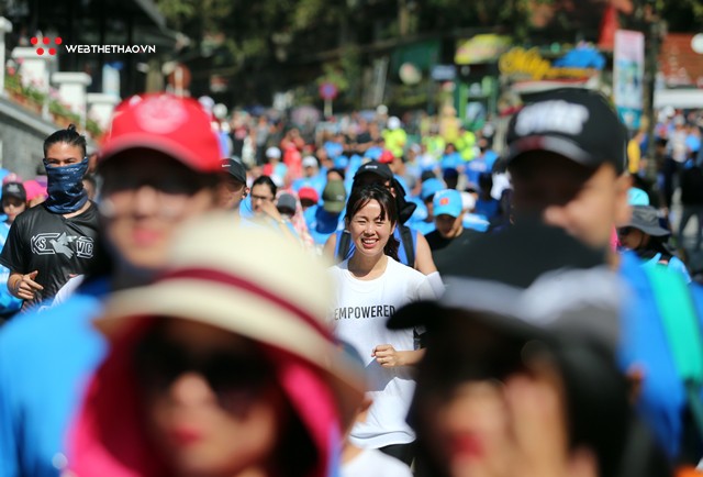 Chùm ảnh: Cơn lũ ultra runner tràn qua những con phố Sapa tại VMM 2018 - Ảnh 8. Chùm ảnh: Cơn lũ ultra runner tràn qua những con phố Sapa tại VMM 2018 - Ảnh 8.