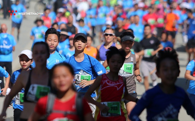 Chùm ảnh: Cơn lũ ultra runner tràn qua những con phố Sapa tại VMM 2018 - Ảnh 9. Chùm ảnh: Cơn lũ ultra runner tràn qua những con phố Sapa tại VMM 2018 - Ảnh 9.