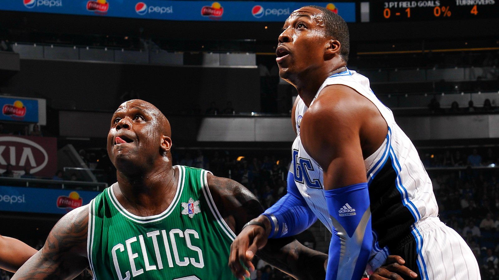 Dwight Howard rủ Shaquille O'Neal đánh nhau, Charles Barkley bị vạ lây