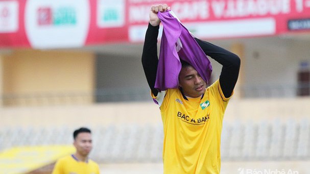 Nhiều cầu thủ SLNA không ngồi vào bàn đàm phán gia hạn hợp đồng