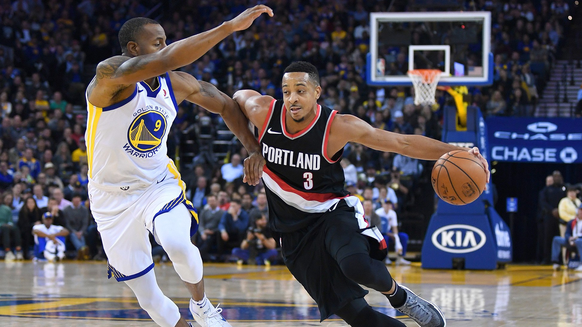 Ngôi sao Portland Trail Blazers vừa cầu hôn một cô gái ngoan hiền nhất trong giới NBA