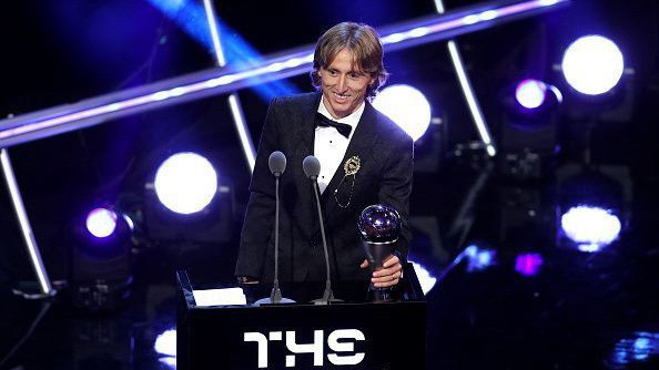 Twitter hỗn loạn sau khi Modric đánh bại Salah và Ronaldo