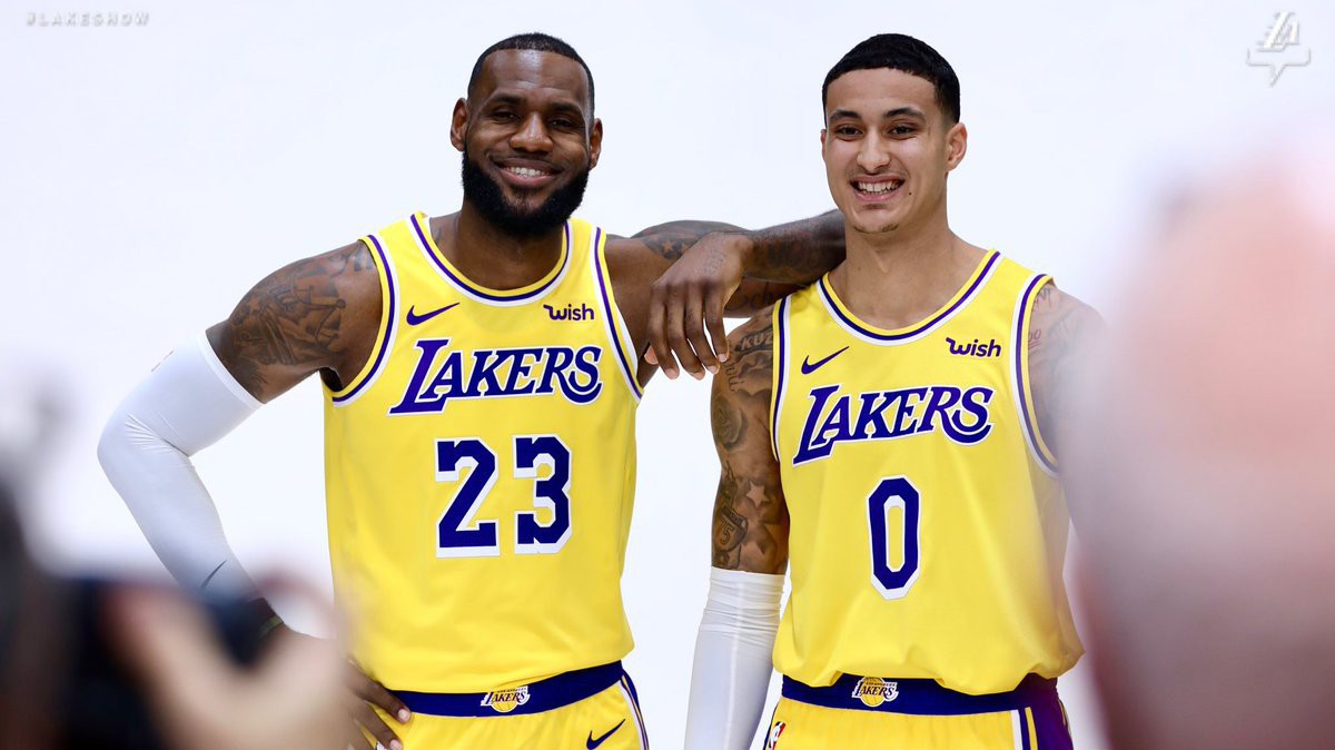 LeBron James chia sẻ về tương lai của Los Angeles Lakers: "Chúng tôi còn cách Warriors rất xa"