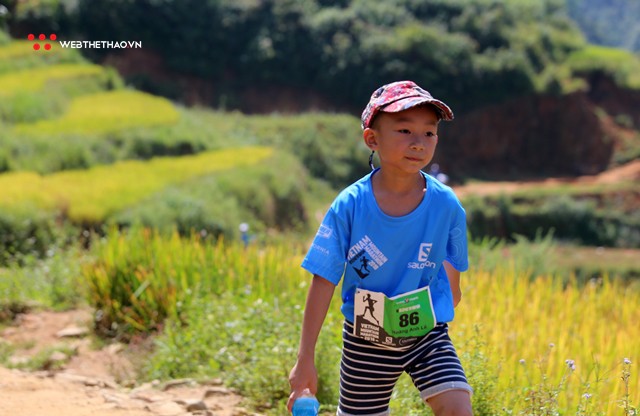 Ngả mũ trước những ultra runner nhí tại VMM 2018 - Ảnh 8. Ngả mũ trước những ultra runner nhí tại VMM 2018 - Ảnh 8.