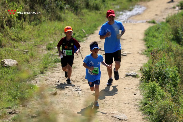 Ngả mũ trước những ultra runner nhí tại VMM 2018 - Ảnh 3. Ngả mũ trước những ultra runner nhí tại VMM 2018 - Ảnh 3.