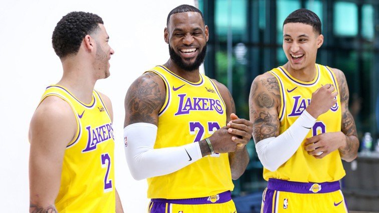 Cuối cùng LeBron James đã bật mí điều mà anh từng thì thầm với Lonzo Ball mùa giải trước