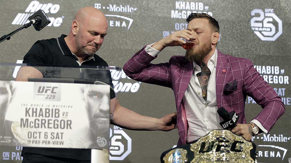 Dana White thừa nhận Conor McGregor được thiên vị rất nhiều, nhưng “cậu ta xứng đáng được thế”