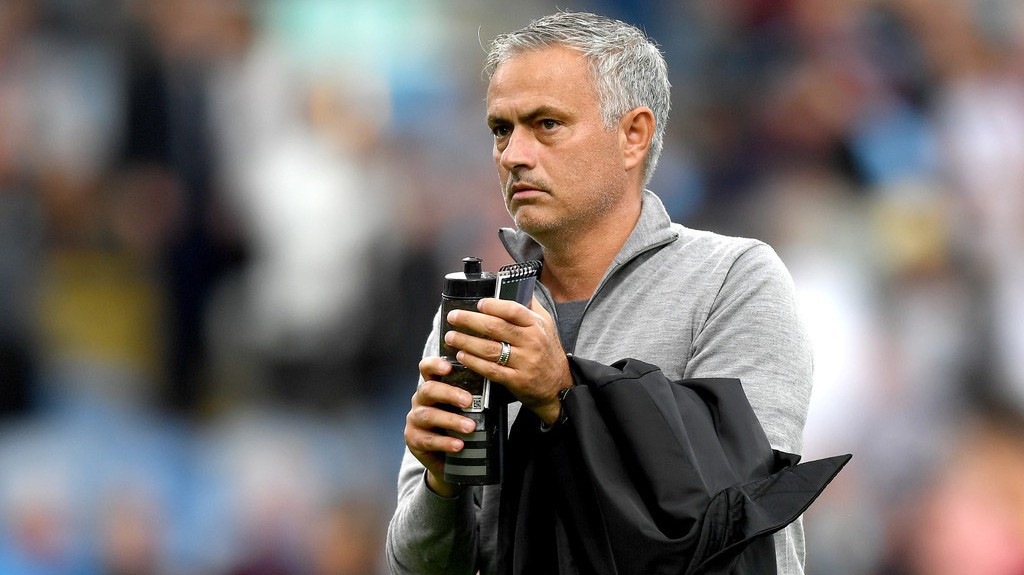 Thua Derby, Mourinho được nhà cái đôn lên... Top HLV dễ bị sa thải nhất