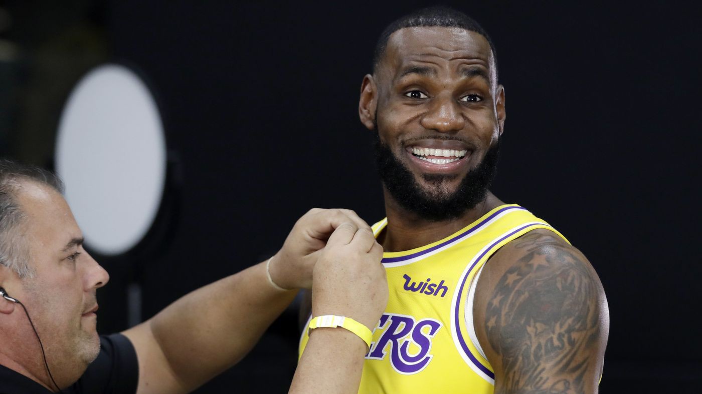 LeBron James đối đáp cực ngầu khi được hỏi về lòng trung thành của fan