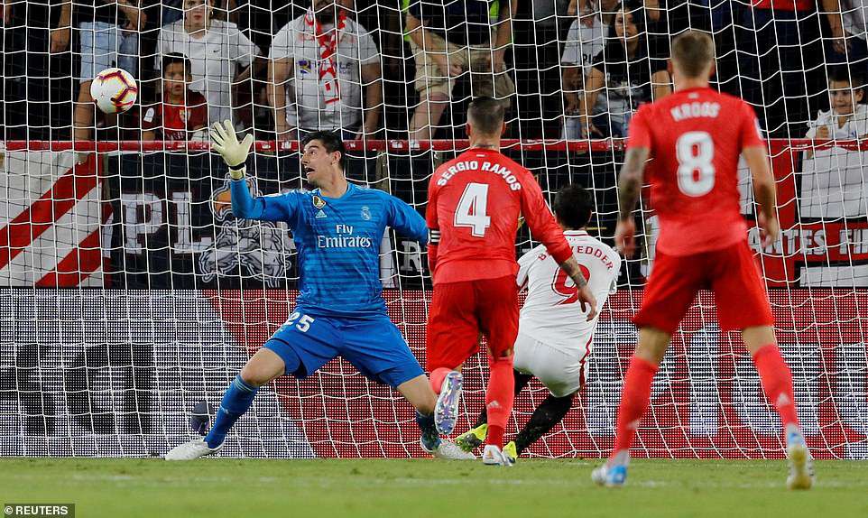Tử huyệt Marcelo và 5 điểm nhấn gây sốc khi Real Madrid mất điểm trước Sevilla - Ảnh 5. Tử huyệt Marcelo và 5 điểm nhấn gây sốc khi Real Madrid mất điểm trước Sevilla - Ảnh 5.