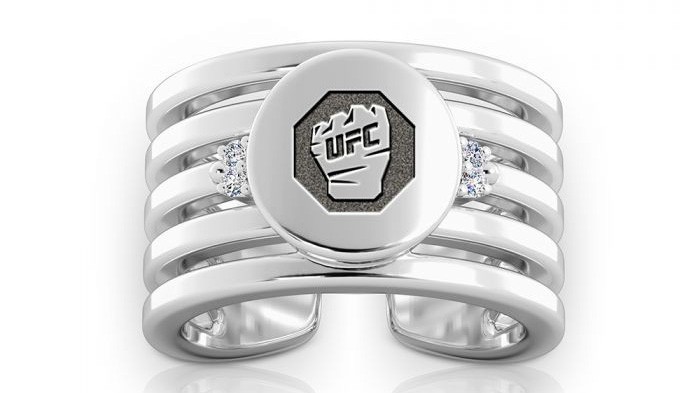 UFC cho ra mắt nhãn hiệu… đồ trang sức?!