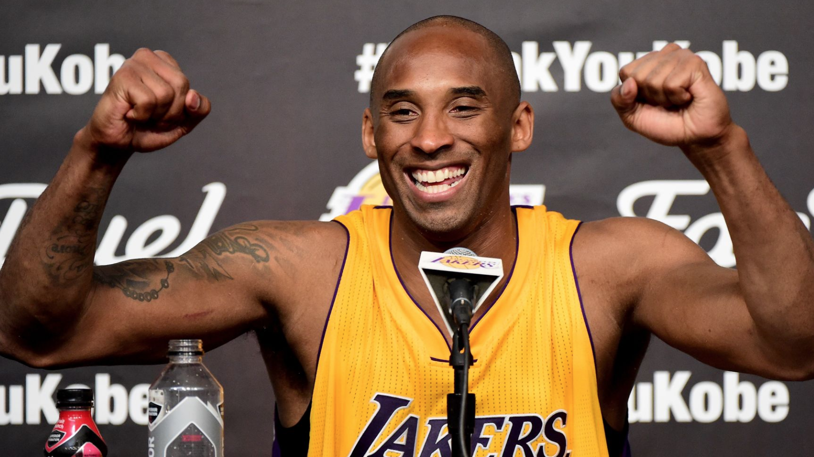 Kobe Bryant ra tay nghĩa hiệp khi chứng kiến tai nạn giao thông trên đường phố