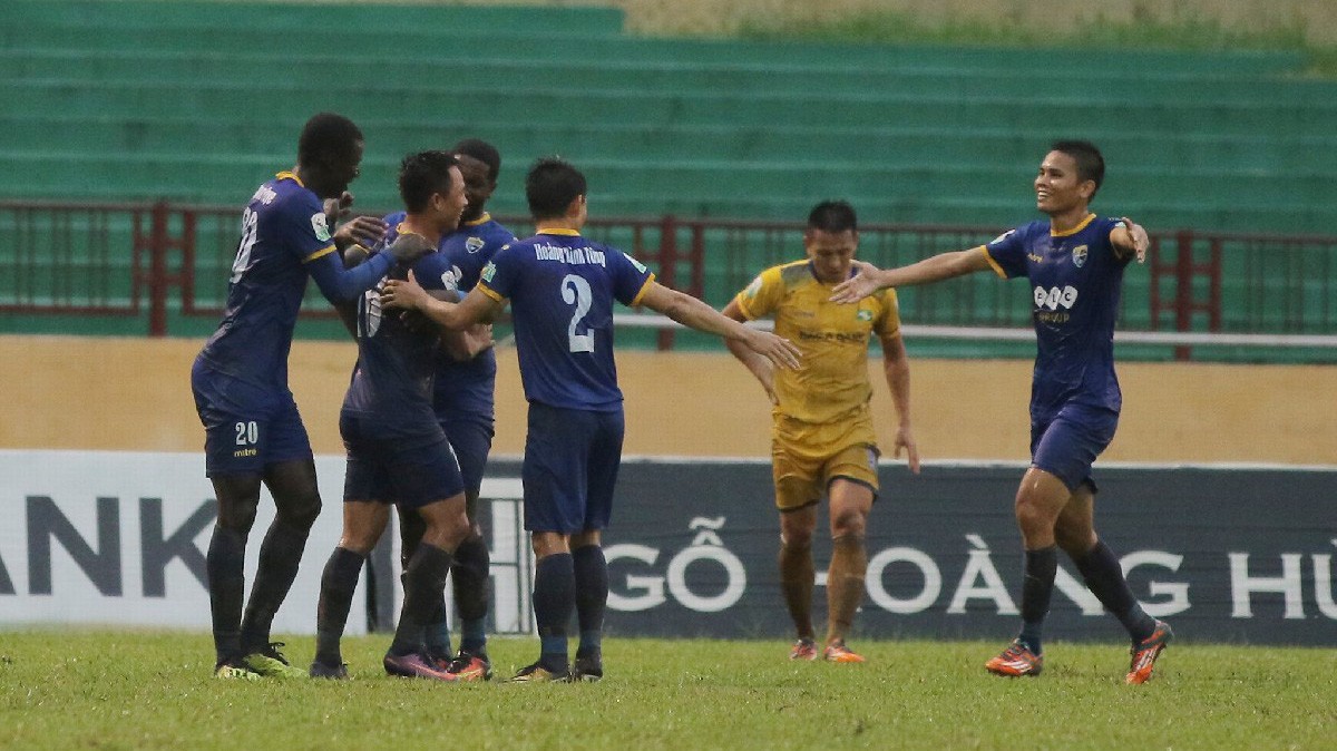 SLNA gục ngã trước FLC Thanh Hóa, xa dần giấc mơ Top 3 V.League 2018