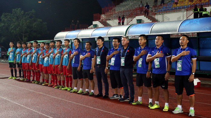 Cầu thủ U16 VN dọa 'xử' trợ lý HLV?
