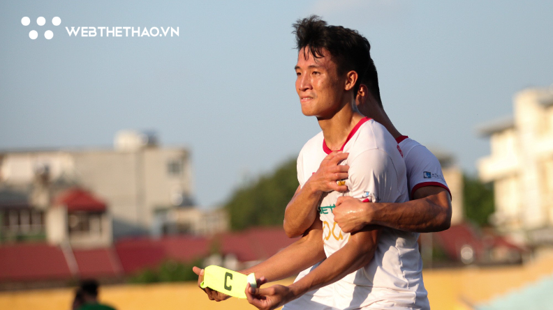 Khoảnh khắc đội trưởng Bùi Tiến Dũng đưa "hậu duệ Thể Công" trở lại V.League