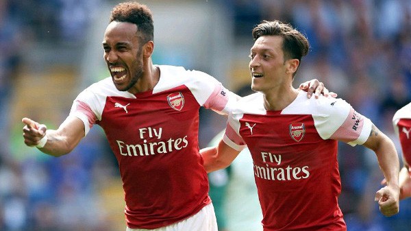 Mesut Ozil đã chơi thế nào sau khi "nói chuyện tay đôi" với HLV Emery?