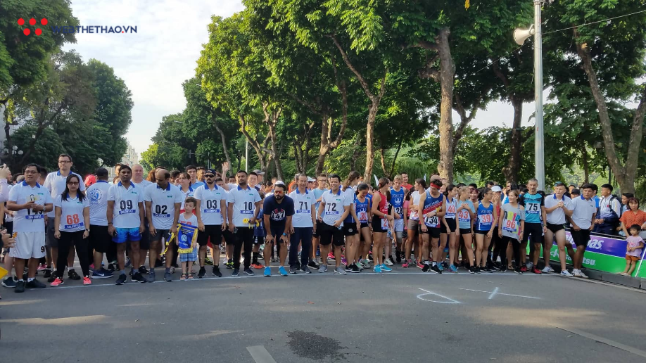 Giải chạy báo Hà Nội Mới: Các ngôi sao Bộ đội biên phòng thể hiện sức mạnh - Ảnh 1.