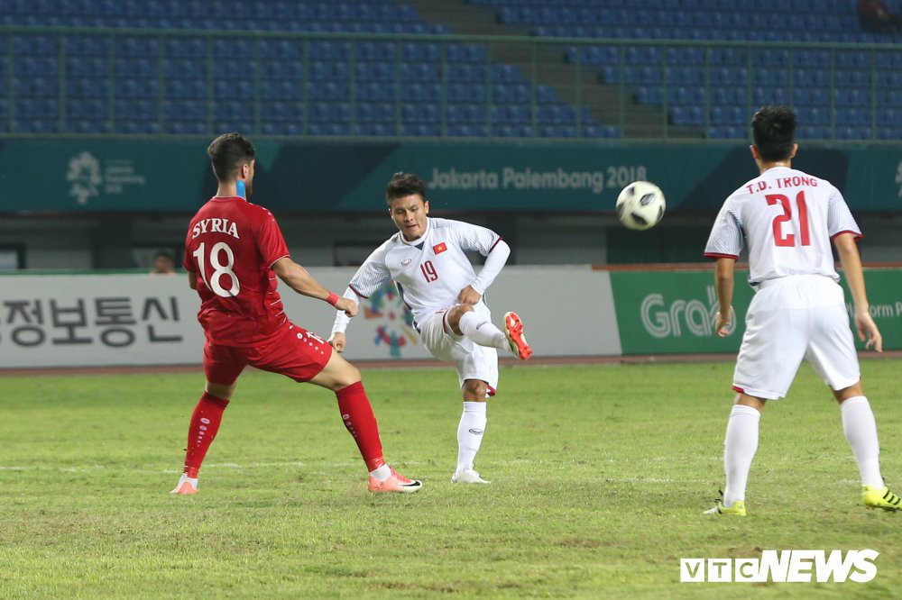 Ở lại V.League, tài năng của Quang Hải bị lãng phí