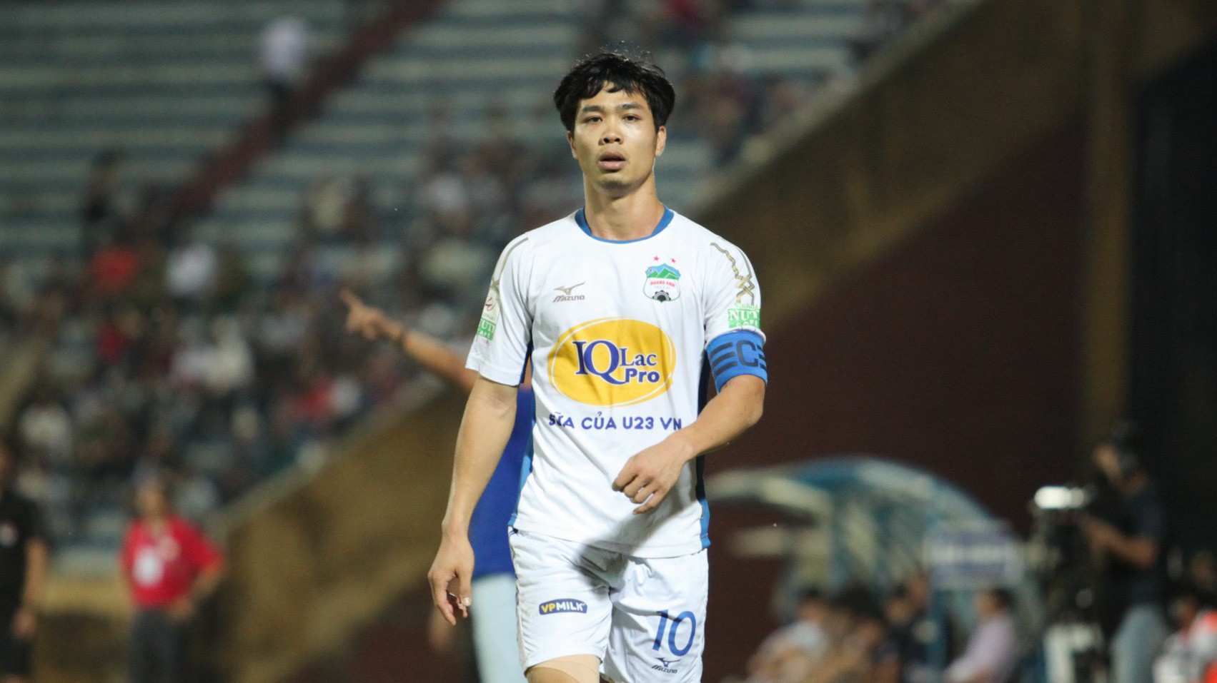 Công Phượng bị treo giò, HAGL khó chen chân vào top 5 V.League 2018