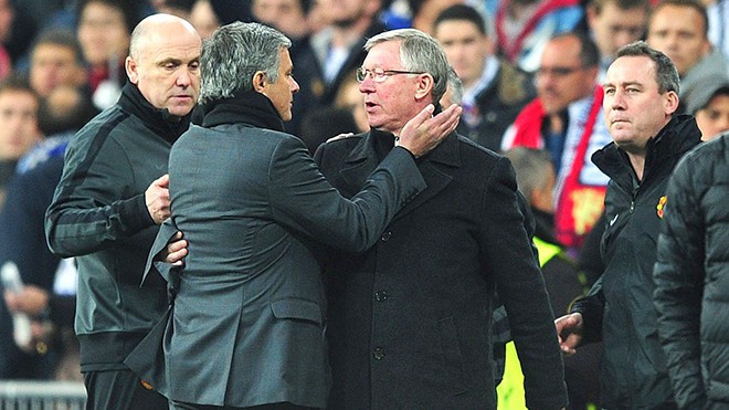 Sir Alex Ferguson lo ngại Pogba và Mourinho đang biến MU thành "gánh xiếc"