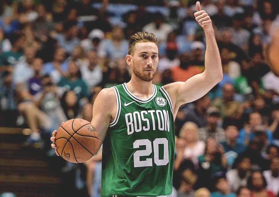 Hài hước chuyện cô vợ xinh đẹp của Gordon Hayward doạ xuống đao với ai dám phạm lỗi chồng nàng trên sân đấu - Ảnh 3. Hài hước chuyện cô vợ xinh đẹp của Gordon Hayward doạ xuống đao với ai dám phạm lỗi chồng nàng trên sân đấu - Ảnh 3.