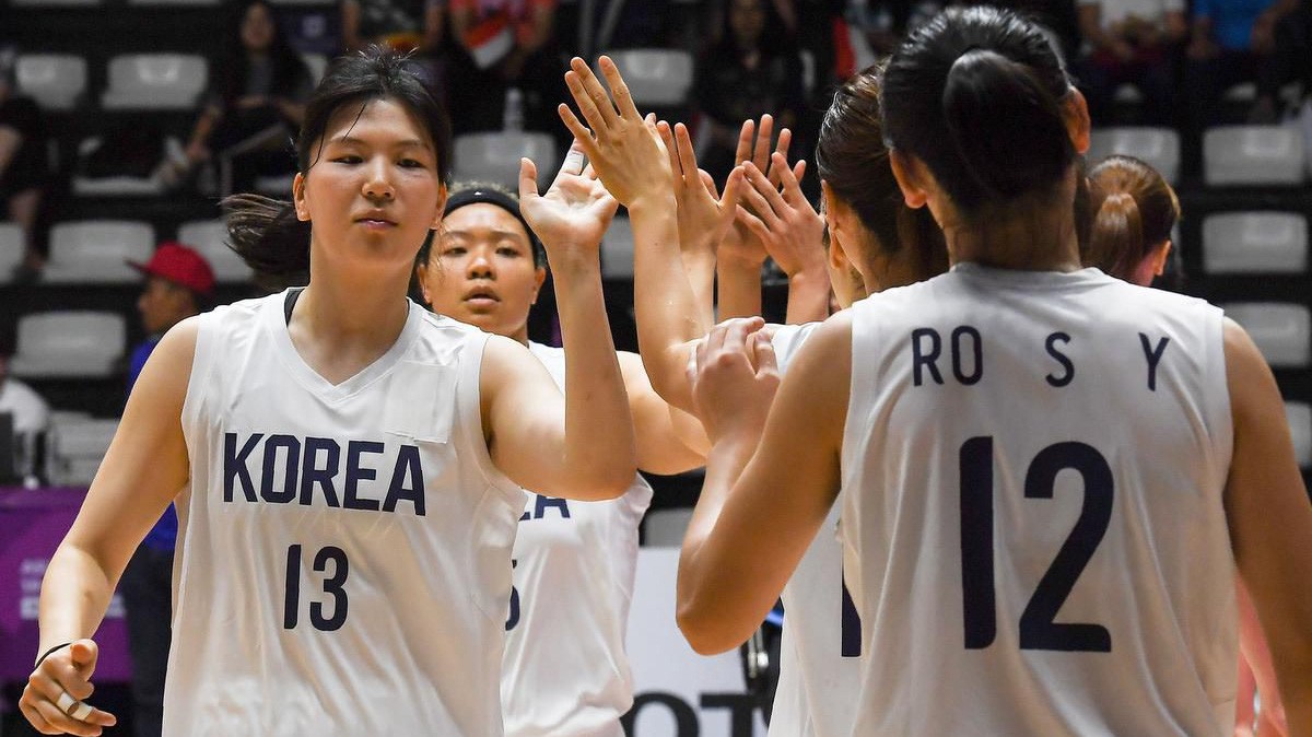 Giọt nước mắt chia ly của các cô gái đội bóng rổ liên Triều hậu ASIAD 2018