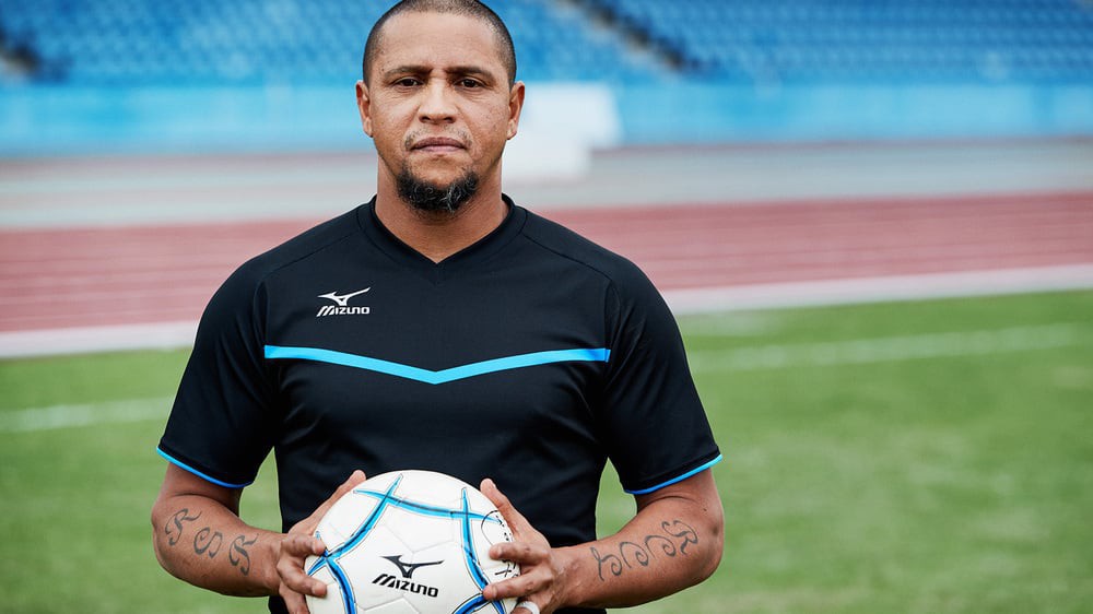 Choáng váng với những siêu phẩm sút phạt của Roberto Carlos ở tuổi... U40