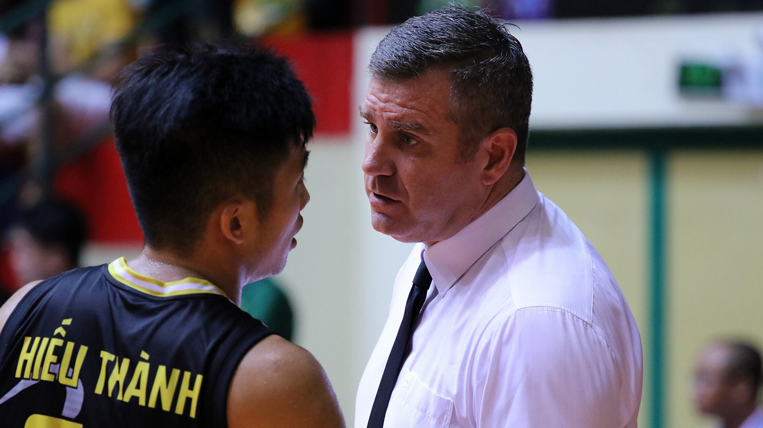 HLV Kevin Yurkus: Dù thế nào đi nữa, đánh trọng tài là điều không thể chấp nhận được