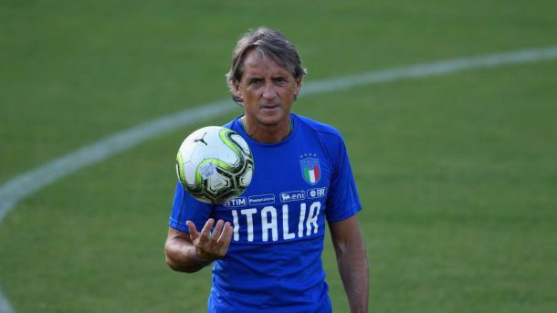 HLV Roberto Mancini ra mắt ở ĐT Italia với "bùa may" mang theo 17 năm qua