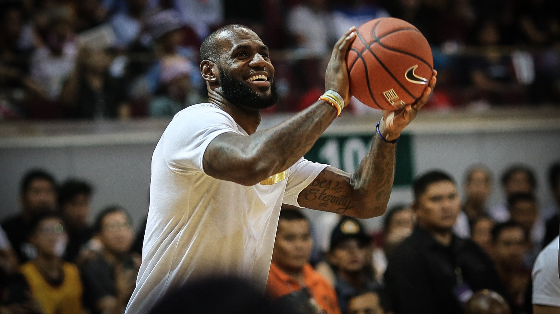Hết hồn với số tiền LeBron James kiếm được mỗi giây khi ở LA Lakers
