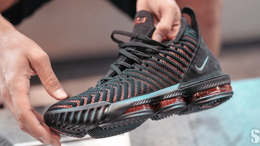 Cận cảnh và chi tiết về Nike LeBron 16, mẫu giày thửa mới nhất của King James