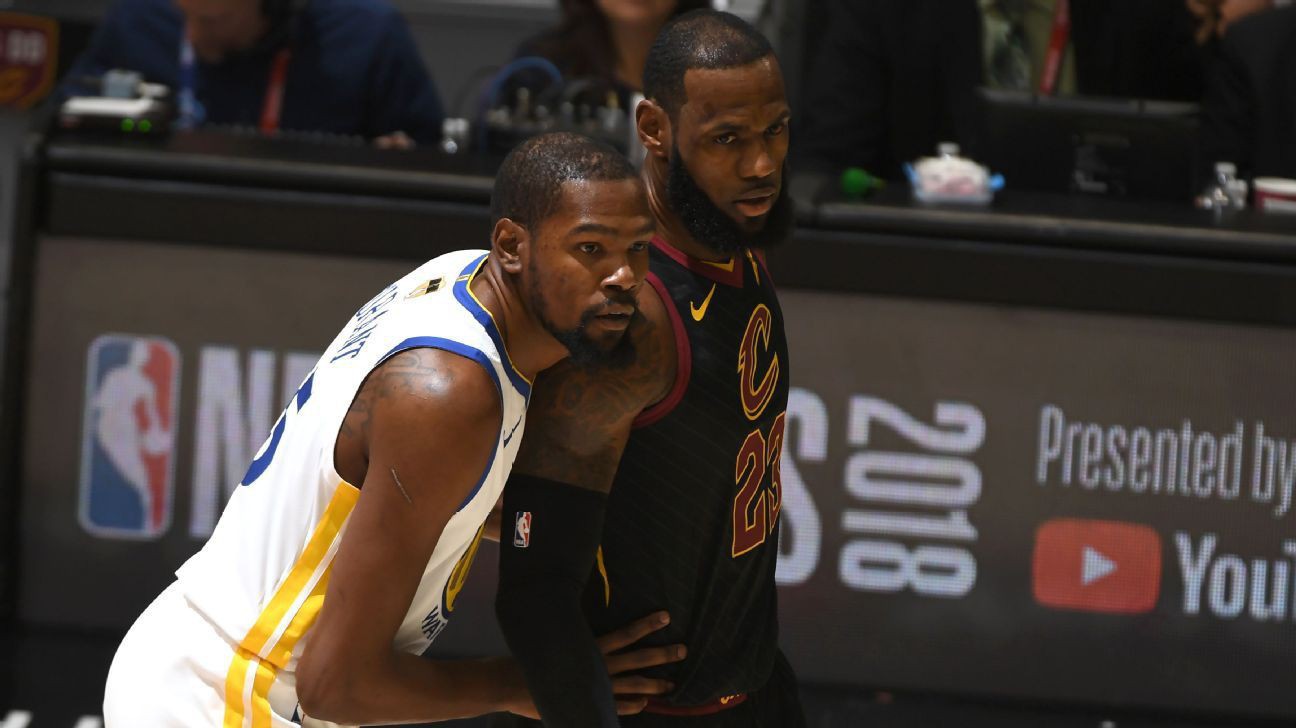 Giữa Kevin Durant và LeBron James, Andre Iguodala chọn ai là cái tên xuất sắc hơn?