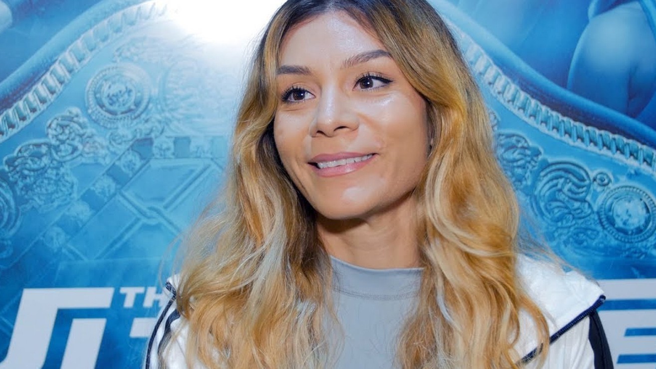 Nicco Montano bị tước đai Flyweight nữ UFC sau khi nhập viện đêm qua