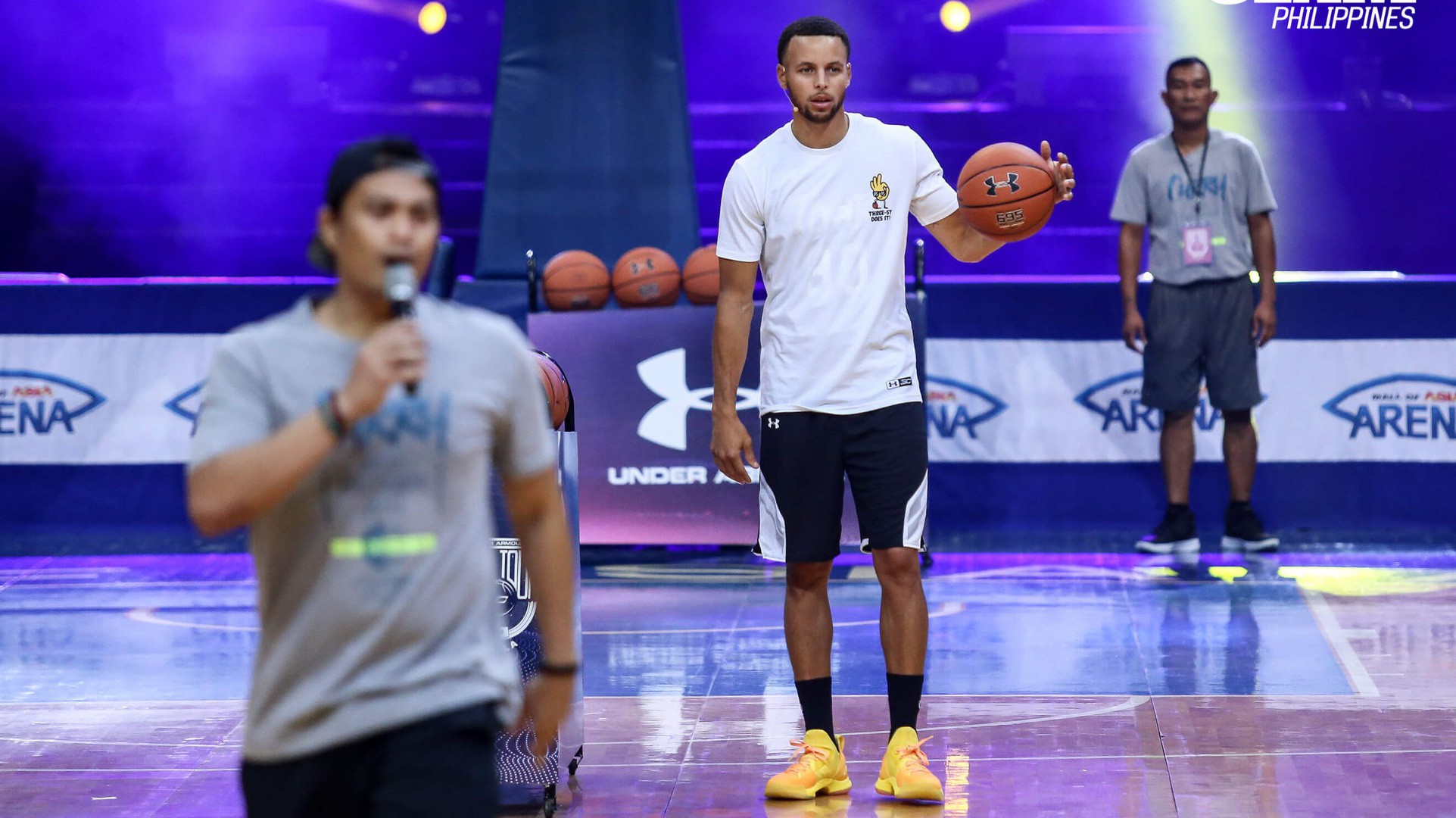 Stephen Curry bất ngờ ngậm hành trong phần thi kỹ năng trước cầu thủ Philippines