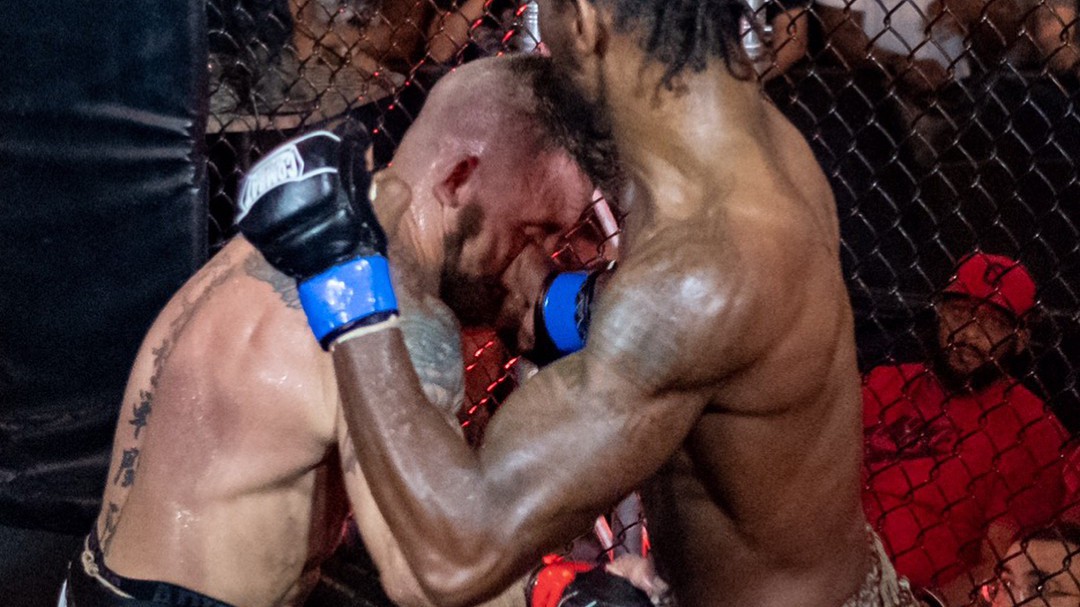 Võ sĩ người Mỹ mất đi một con mắt trong giải đấu MMA nghiệp dư