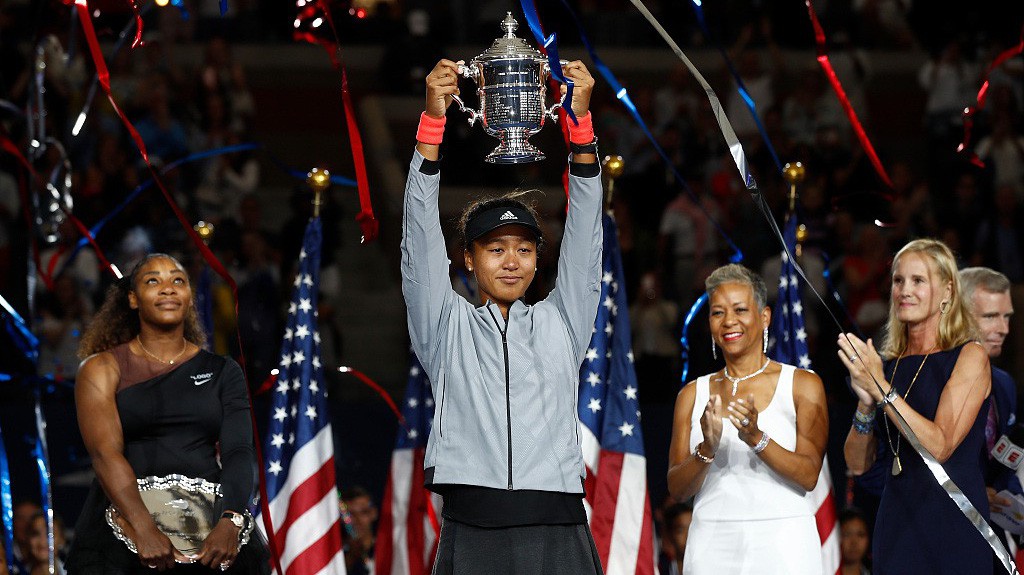Chung kết US Open: Osaka gây sốc hạ đàn chị Serene Williams để lần đầu đăng quang Grand Slam