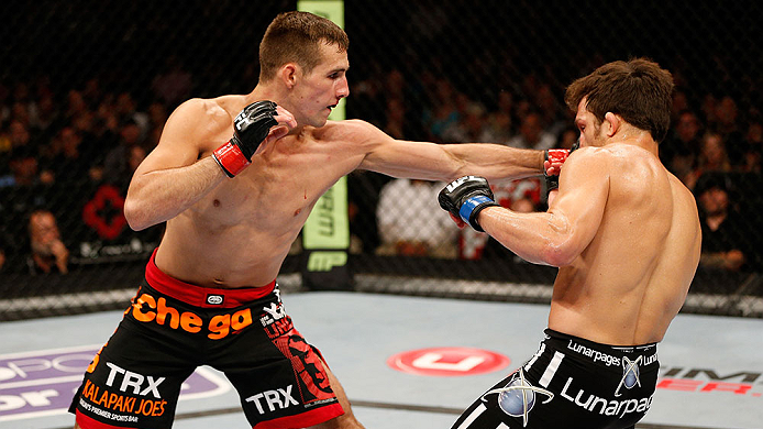 Cú Jab trong MMA và Quyền Anh có gì khác nhau?
