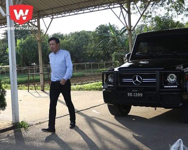 "Bầu Đức của bóng đá Myanmar" tới sân tập động viên đội nhà