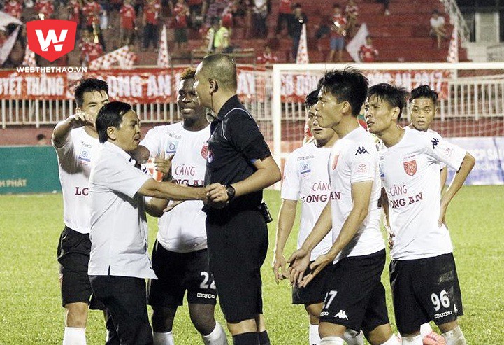 Video: Vấn đề của V.League dài lê thê hơn cả "Cô dâu 8 tuổi"