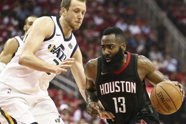 Căng thẳng trước thềm game 3 giữa Jazz và Rockets